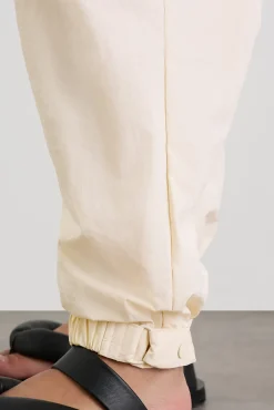 Belted Windbreak Pant 502