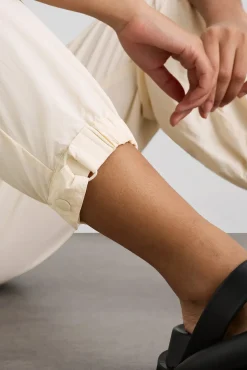 Belted Windbreak Pant 502