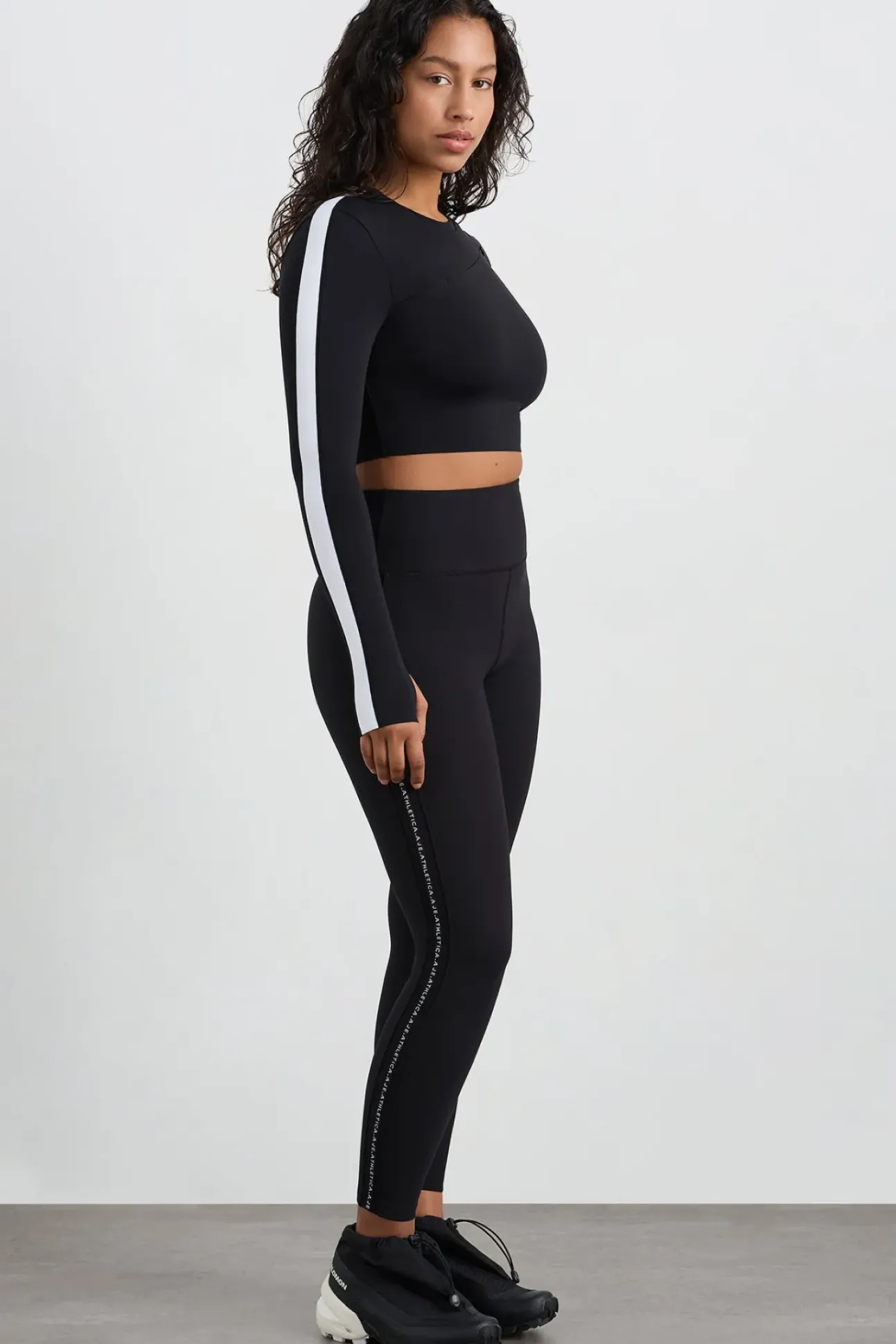 Contrast Long Sleeve Crop Top 389