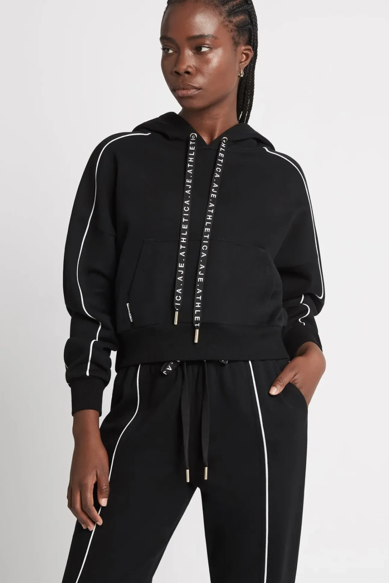 Cropped Essential Contrast Piping Hoodie 405