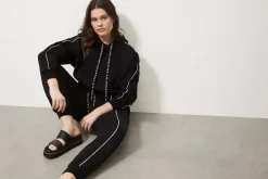 Cropped Essential Contrast Piping Hoodie 405