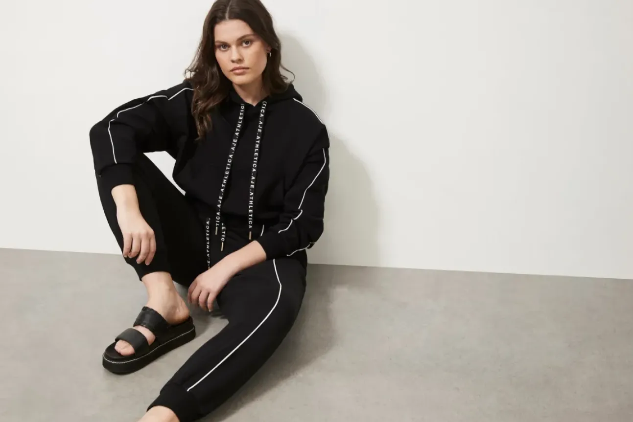 Cropped Essential Contrast Piping Hoodie 405