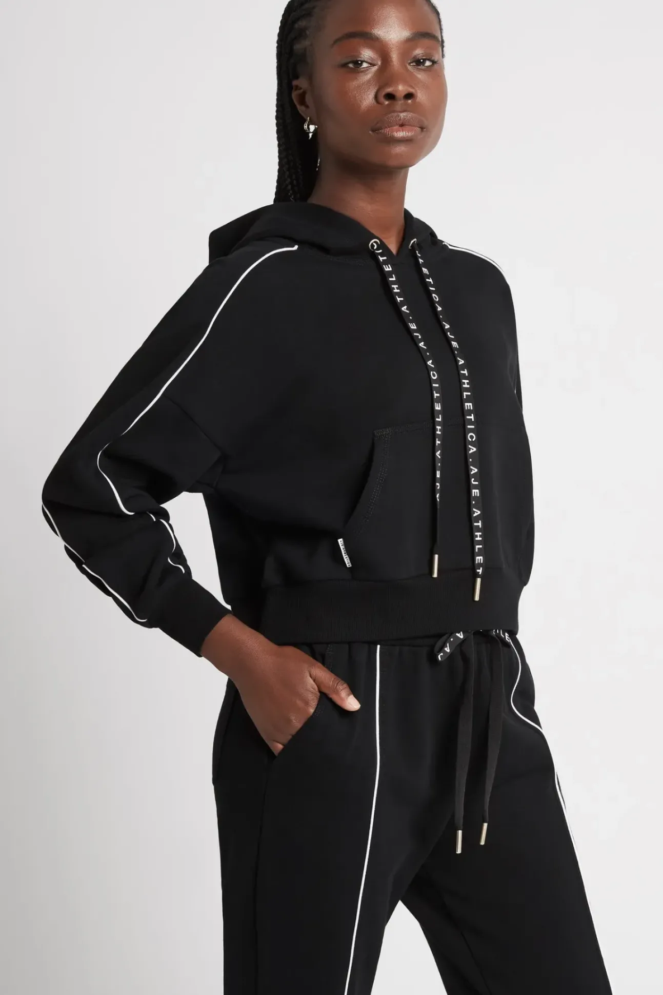 Cropped Essential Contrast Piping Hoodie 405