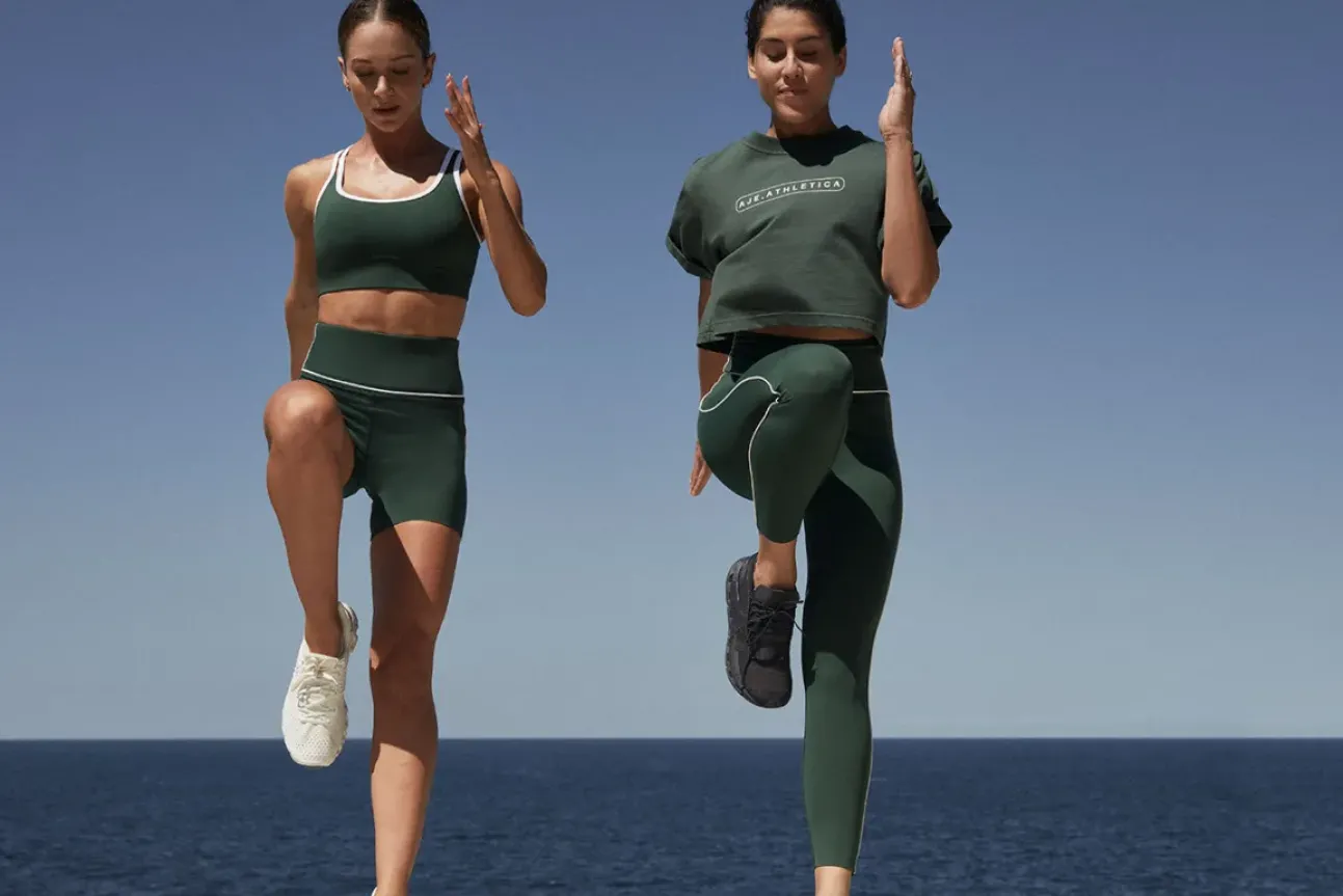 Cropped Logo Tee 105