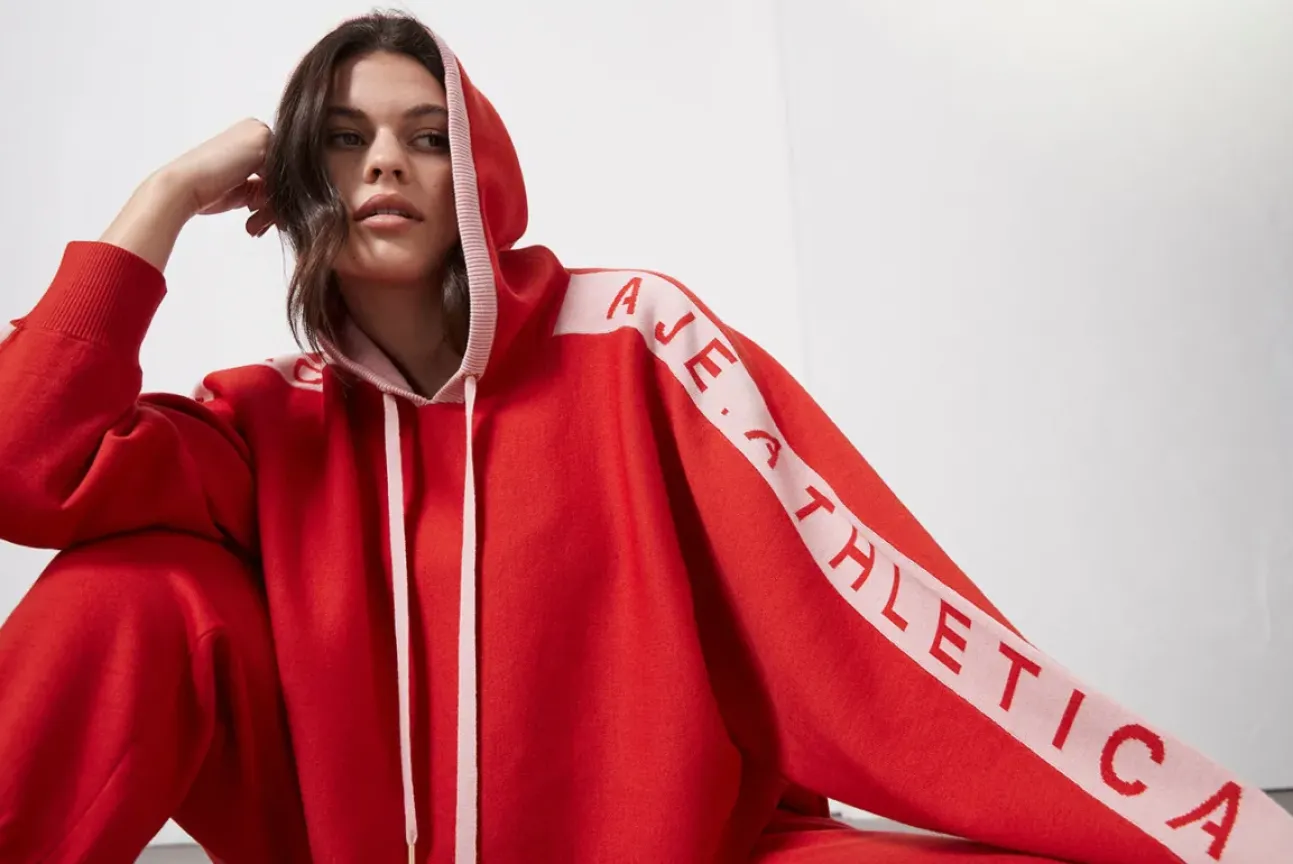 Cropped Logotape Long Sleeve Hoodie 409