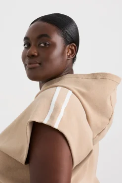 Cropped Sleeveless Knit 402