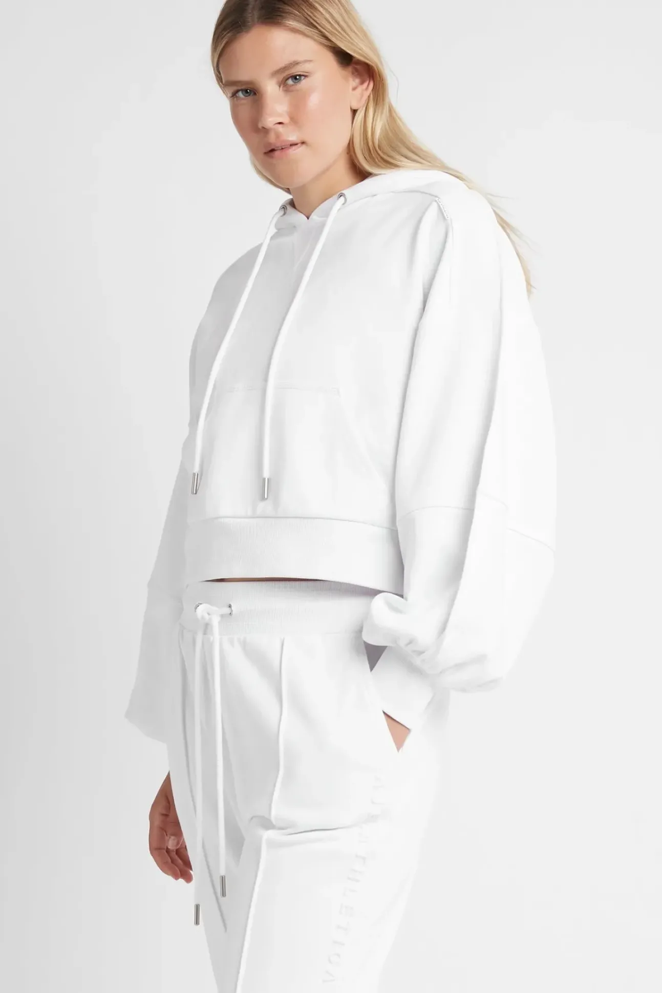 Essential Cropped Hoodie 405