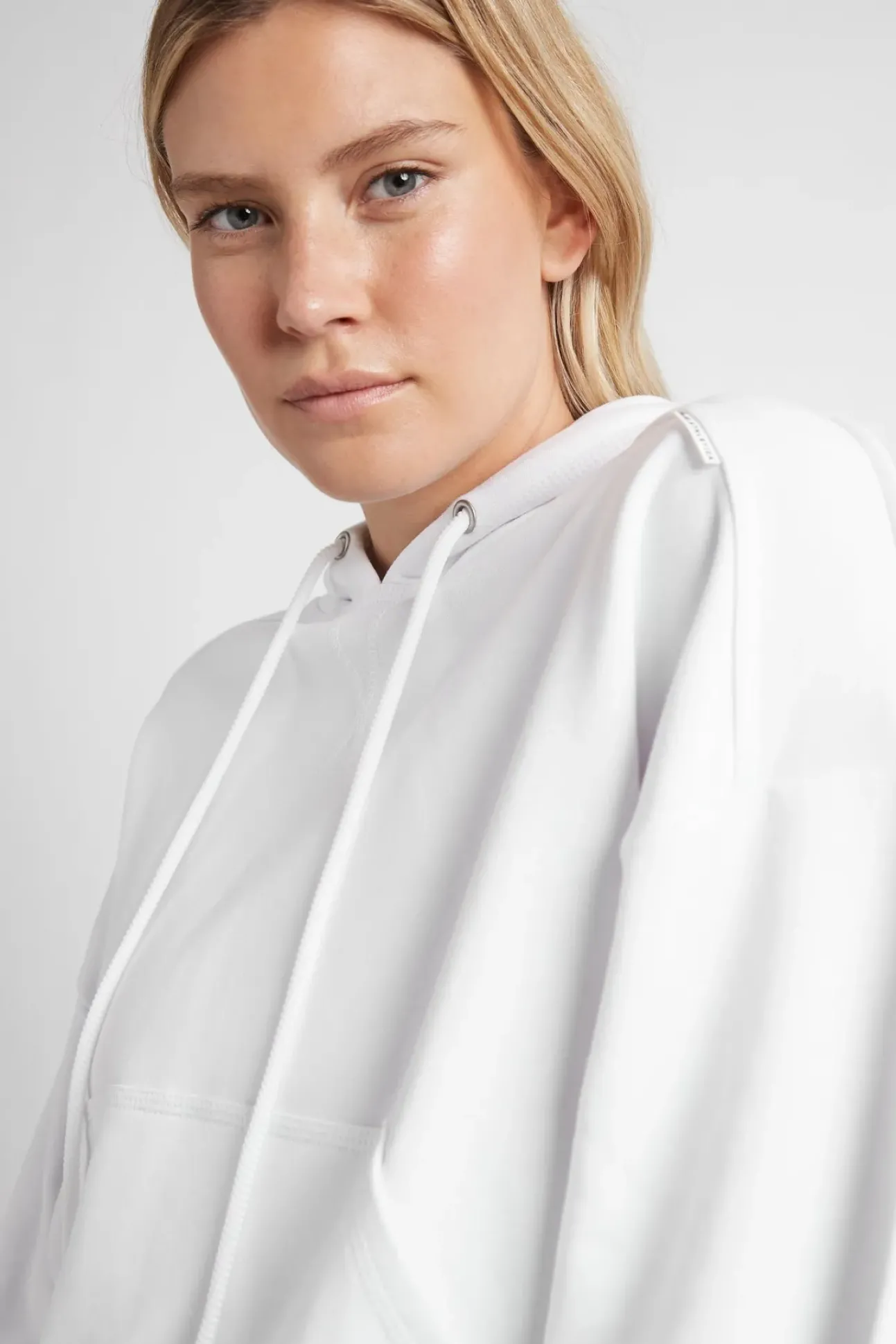 Essential Cropped Hoodie 405